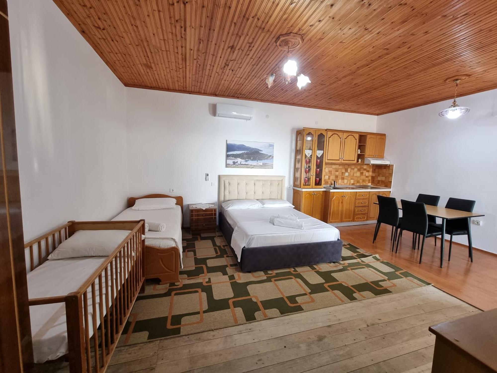 Lida'S House Hotel Lukove Room photo